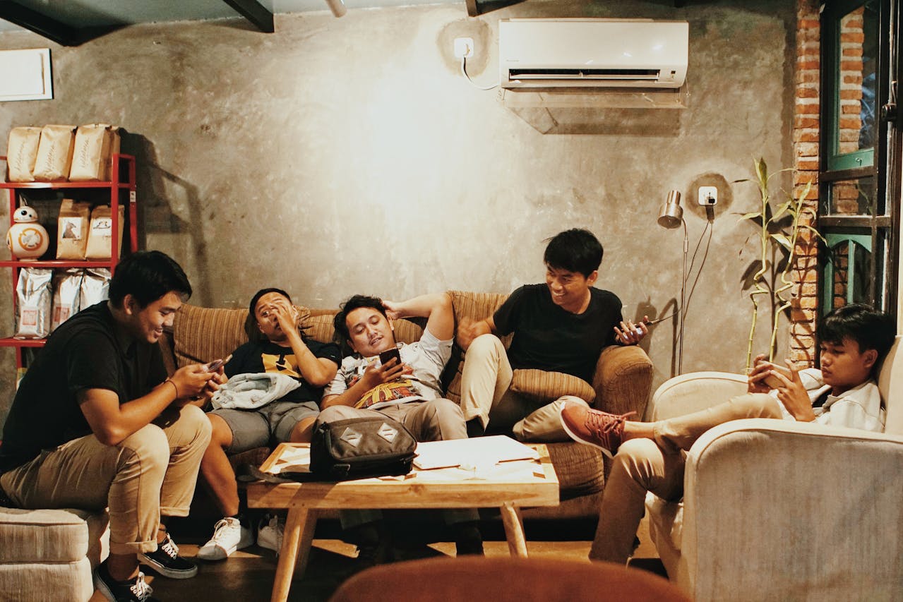 Smartphones and Inflammation: The Science and the Everyday Aches ๐คณ๐ป๐ค