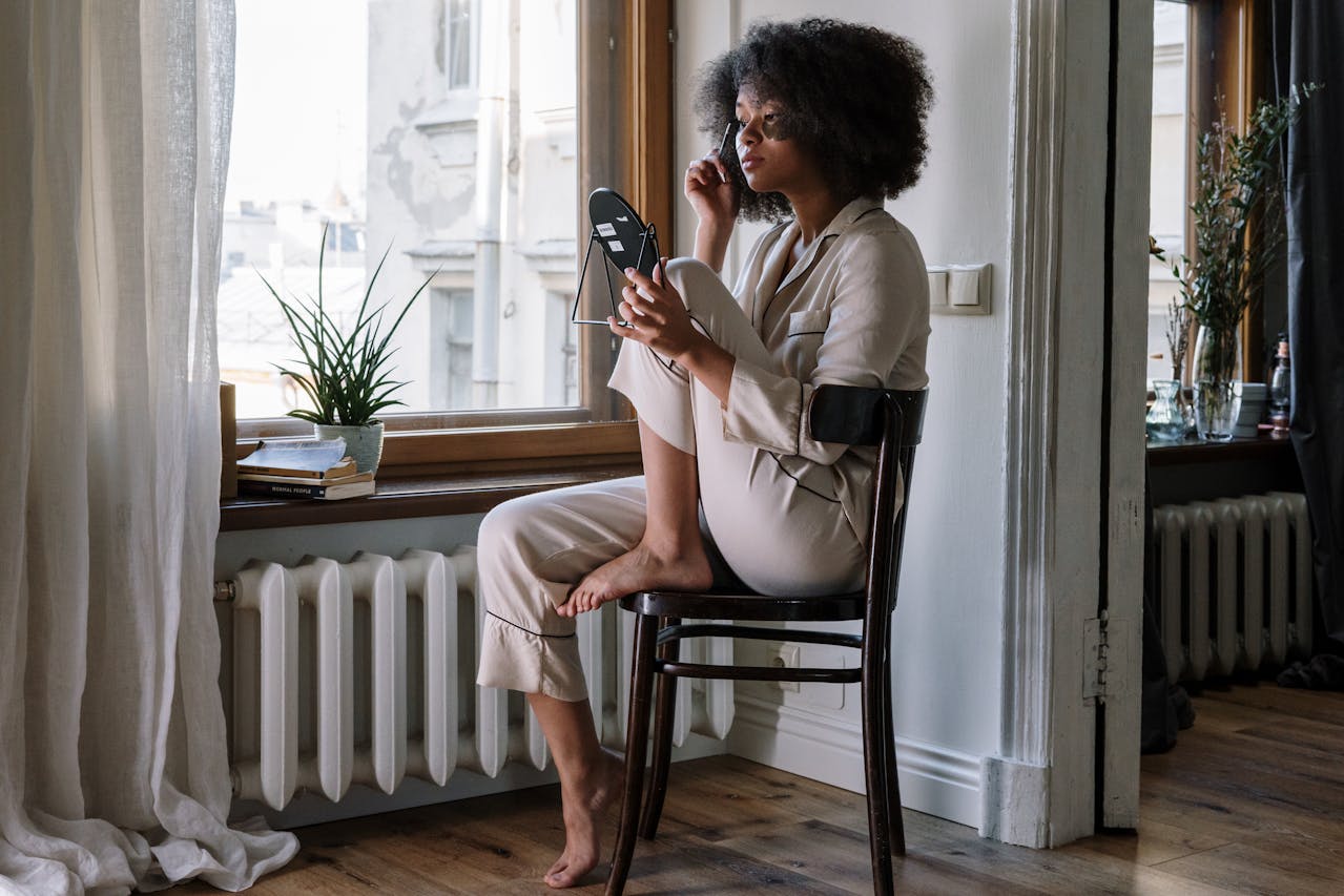 Essential Oils in Skin Care: How to Incorporate Them Into Your Daily Routine 🧴✨