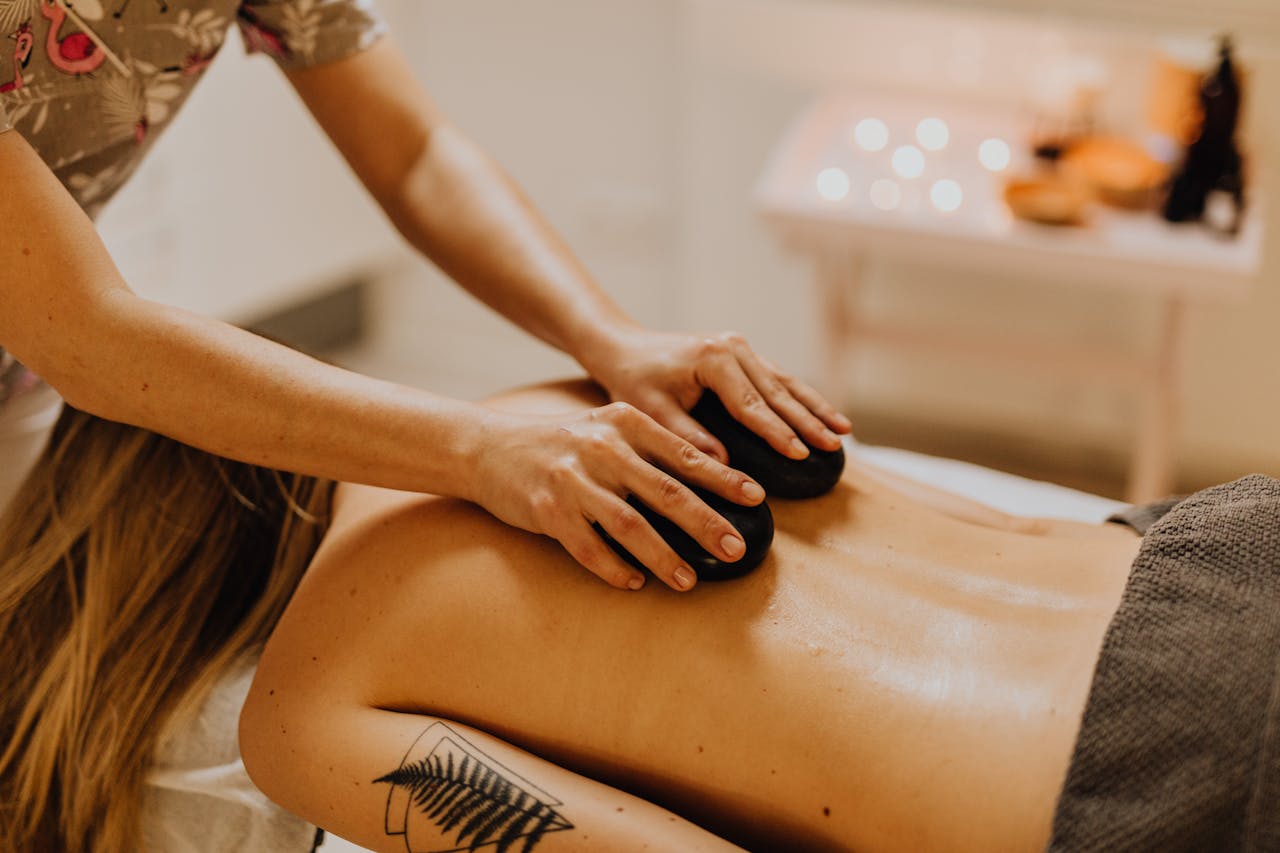 Oleia Massage Bliss: Exploring the Magic of Hot Stone Massages and Cupping Therapy ✨💆♀️