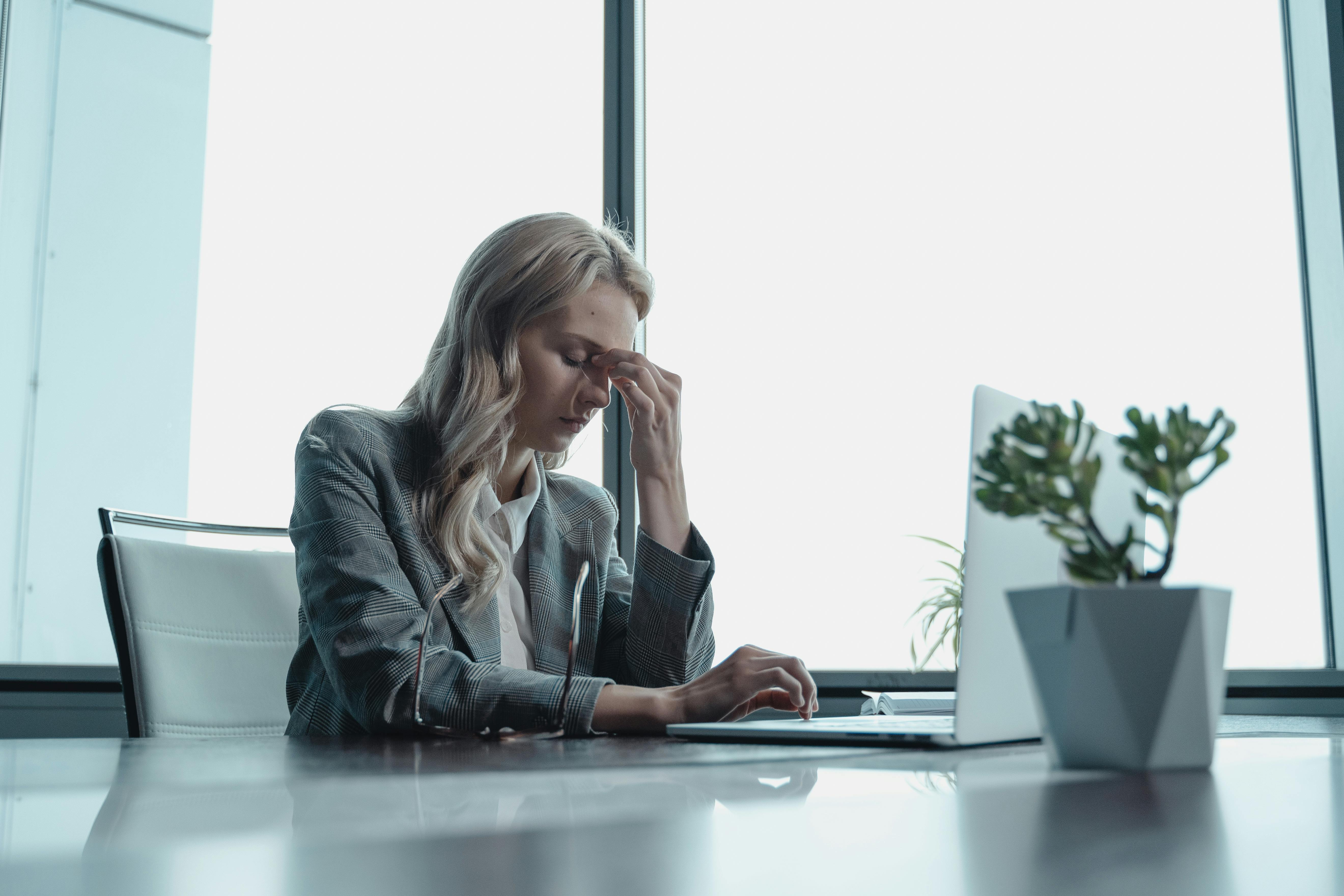 Managing Business Stress: How Oleia Oils Can Help Entrepreneurs Keep It Together ๐ฉโ๐ผ๐ซฑ๐ผโ๐ซฒ๐ผ