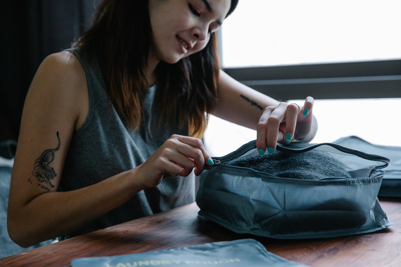 Traveling with Essential Oils: Must-Haves for Your Natural Travel Kit 🌍💜